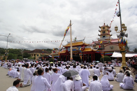 Cao Dai followers celebrate grand ritual